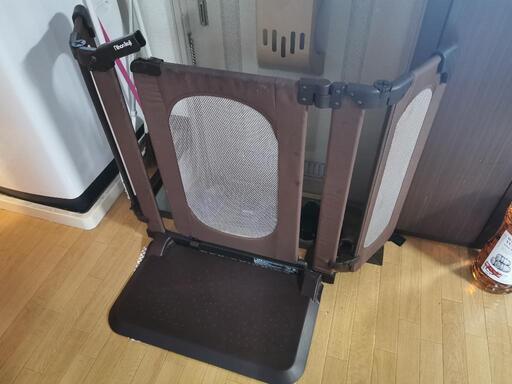 ベビーゲート 置くとびら