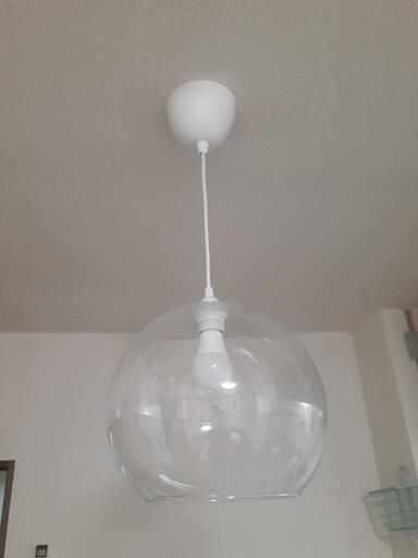 吊り下げ照明、電球お付けします。ガラス直径約30cm