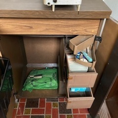 ジャノメミシンとミシン台の画像