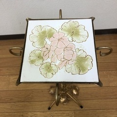 値下げしました。アンティーク置物台　葡萄柄の画像