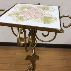 値下げしました。アンティーク置物台　葡萄柄の画像