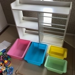 おもちゃ用収納棚の画像