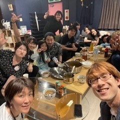 一緒にプロジェクターで映画見せまんかー？