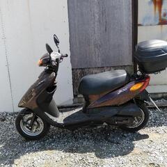 箱付き　原付きスクーター　買い物　配達ジョグ