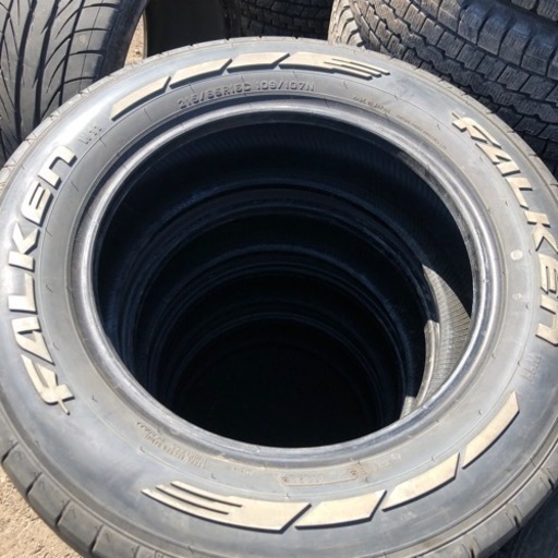215/65R16C 2020年製　ホワイトレター　ハイエース等に