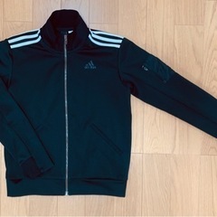 着用した時キュッと綺麗!! adidas ジャージ レディースの画像