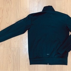 着用した時キュッと綺麗!! adidas ジャージ レディースの画像