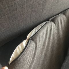 【現地引渡のみ・4/16〜18限定】2人掛けの北欧風ソファの画像