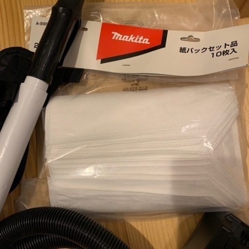 他サイトにて売り切れましたm(_ _)mありがとうございました！マキタ　充電式背負式掃除機、集塵機VC265D