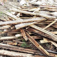 【商談中】薪と板　差し上げます　東御市海野宿よりの画像