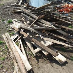 【商談中】薪と板　差し上げます　東御市海野宿よりの画像