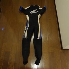 【中古　ウエットスーツ】　古いウエットスーツ
