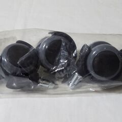 ★パソコンチェアー ＆ 腰痛防止ドクターエル クッション★キャスター新品、クッションカバー付きの画像