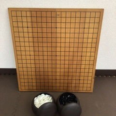 碁盤と碁石のセットの画像