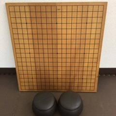 碁盤と碁石のセットの画像
