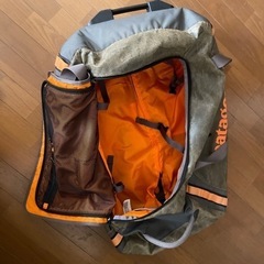 patagonia ブラックホール・ウィールド・ダッフル　70Lの画像