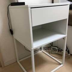 Ikea サイドテーブルの画像