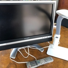 テレビとインバーターデスクライト　無料で譲ります