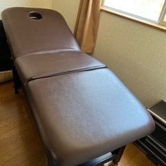 リクライニング式マッサージベッド