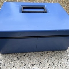 コクヨ‼️手提げ金庫‼️キャッシュボックス‼️カギ付きの画像