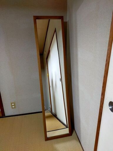 【全身が映る姿見（鏡）】鏡面にキズくもりなし！　角度が変えられる！　玄関近くにどうぞ！　スタンドミラー（鏡）　35cm×149cm