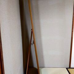 【全身が映る姿見（鏡）】鏡面にキズくもりなし！　角度が変えられる！　玄関近くにどうぞ！　スタンドミラー（鏡）　35cm×149cmの画像