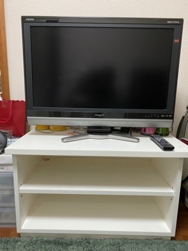 ※受渡決定※お値下げ！ 【引取のみ】白いテレビ台とTV32インチ（SHARP）