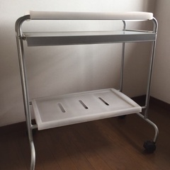キャスター付きパソコンデスクの画像