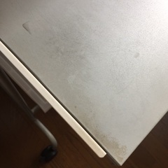 キャスター付きパソコンデスクの画像