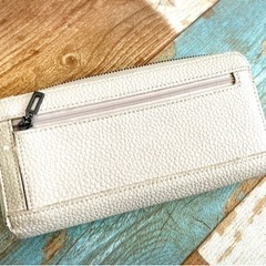 GUESS 長財布の画像