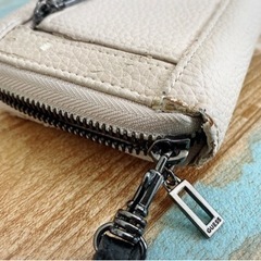 GUESS 長財布の画像