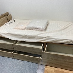 ベッドフレーム　マットレス付き　新品シーツ、敷きパッド有りの画像