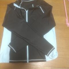 ラッシュガード