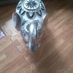 ゾウの置物の画像