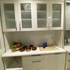 宇都宮でオシャレな家具を探すなら『オトワリバース！』レンジボード W1400 食器棚 キッチン収納 収納棚 ホワイト ニトリ 中古品