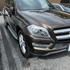 ゴルフ練習に来たお客様のお車の洗車作業です。