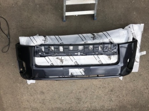 ハイエース　6型　フロントバンパー　カラーNO220