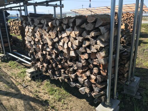 薪ストーブキャンプ広葉樹 薪割済、ニセアカシア＆さくらんぼ  今すぐに使えます