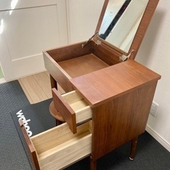 【取引決まりました☆】IKEAのドレッサーセット(椅子込み)の画像