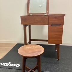 【取引決まりました☆】IKEAのドレッサーセット(椅子込み)の画像