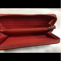 初回お値下げ♪イチゴストロベリーシグネチャーラウンドファスナーフェイクレザーの画像