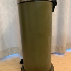 ゴミ箱　ペダル式　スチール　アルミの画像