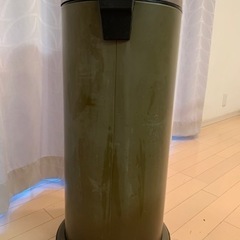 ゴミ箱　ペダル式　スチール　アルミの画像