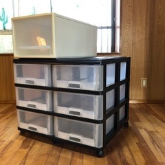 プラスチック収納ケース(押入れに良👌)の画像