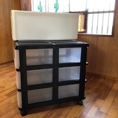 プラスチック収納ケース(押入れに良👌)の画像