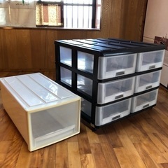 プラスチック収納ケース(押入れに良👌)の画像