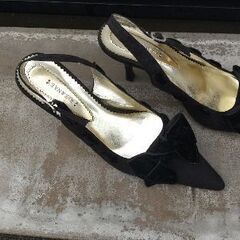 RIE&NAEのパンプスです。