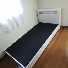 お取引中です  光沢白 引出収納つき ベッドの画像