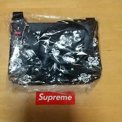 Supreme、斜め掛けバックの画像