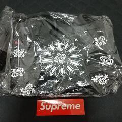 Supreme、斜め掛けバックの画像